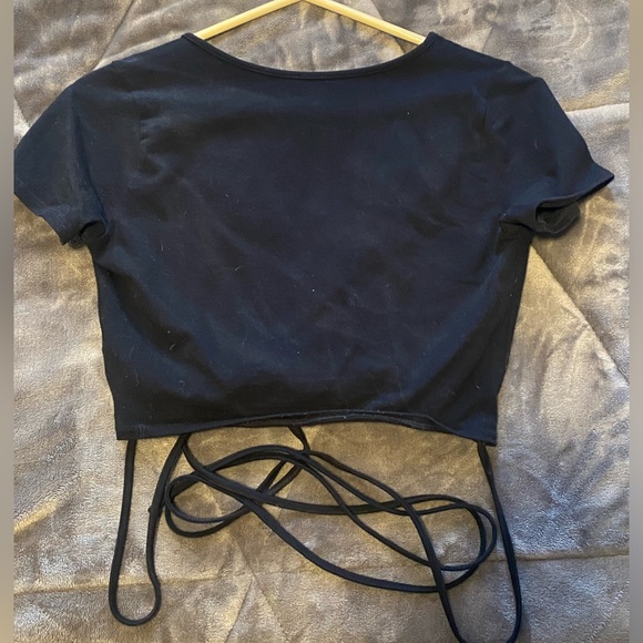 Black garage cross tie up top size medium - Picture 2 of 3